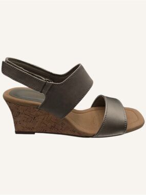 Clarks Kyarra Faye Olive Leather Cork Wedge Sandals Size 10 NIB